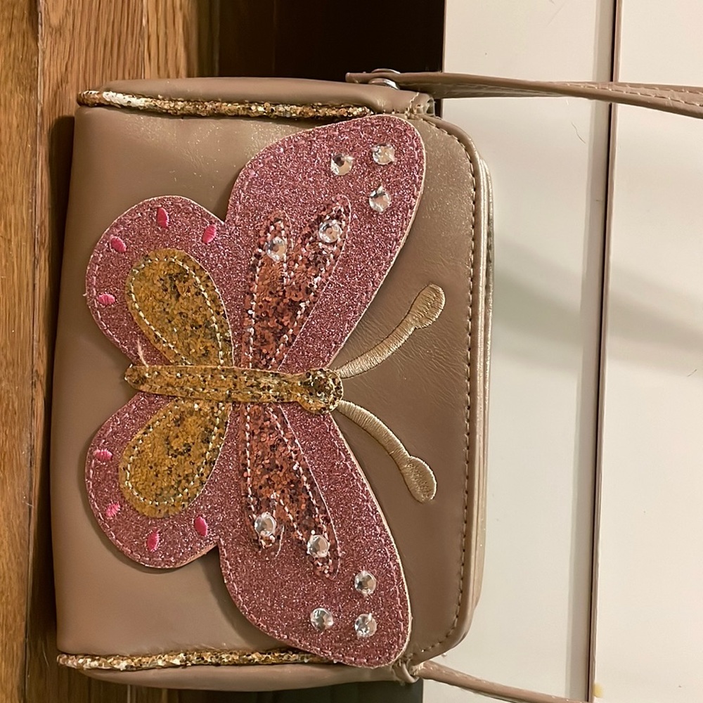 Sparkly butterfly purse with one compartment.